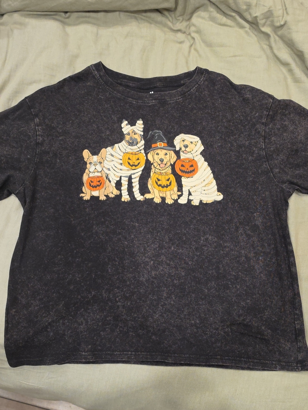Goodie Two Sleeves Halloween Dogs Graphic T-Shirt Black Medium Like New